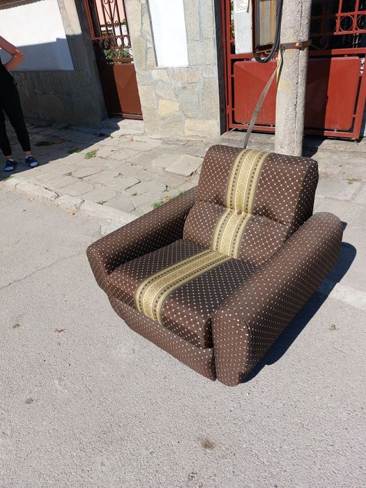 Разтегателен диван приста с ракла футиол.