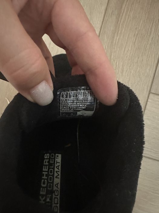 Кросовки фирмы skechers размер 36