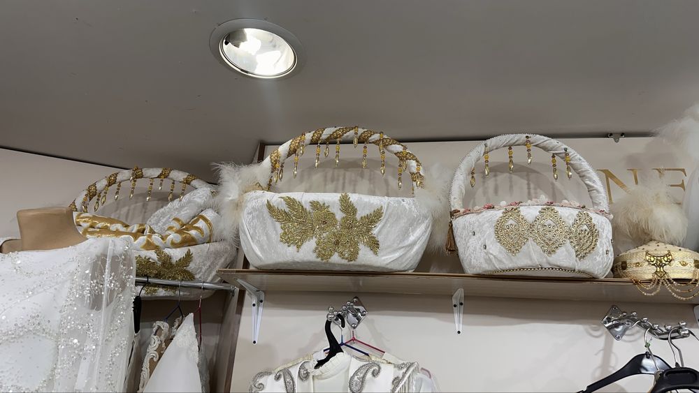 Корзина, Қоржын, Сырға салу