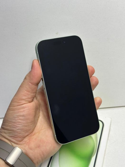 Продам Айфон 15 128г