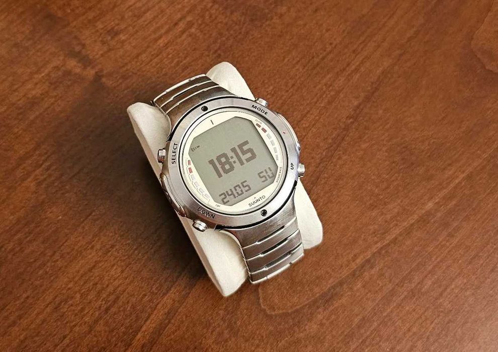 Ceas computer de scufundări Suunto D6 – set complet, cutie, acte, cablu, curea rezervă