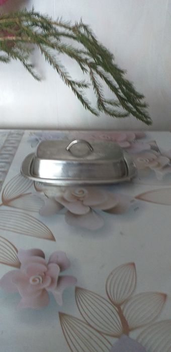 Продаю металлическую масленку