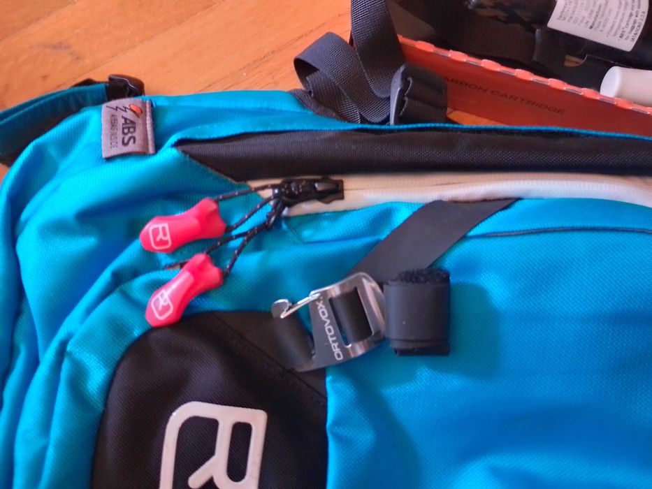 Лавинна раница Ortovox airbag base 18 с карбонова бутилка