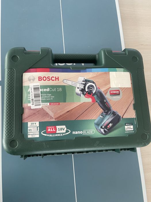 Fierăstrău Bosch AdvancedCut 18 NanoBlade