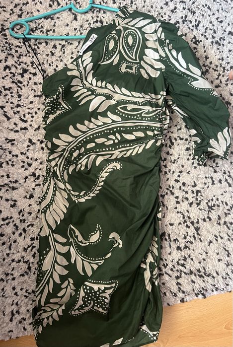 Zara къса рокля по тялото с едно рамо