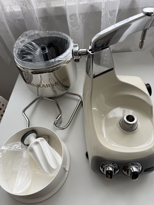 Ankarsrum планетарен миксер, в гаранция, кремав, като нов