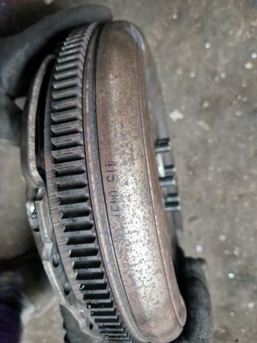 Съединител + Демпфер LUK Vw Passat b6 2.0tdi 140