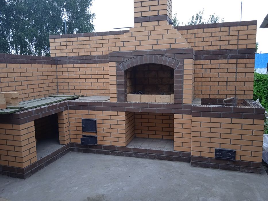 Каменщик выполняет все виды кладки