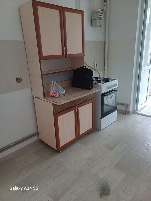 Кухонный шкаф сатылады