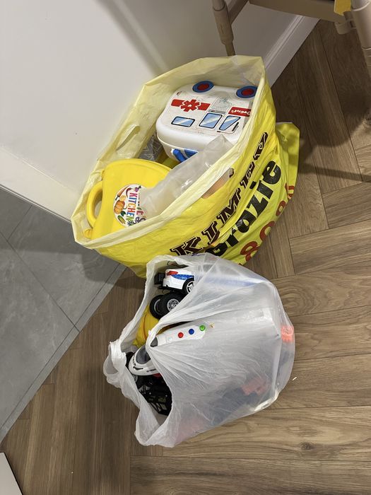 Игрушки для мальчиков и девочке