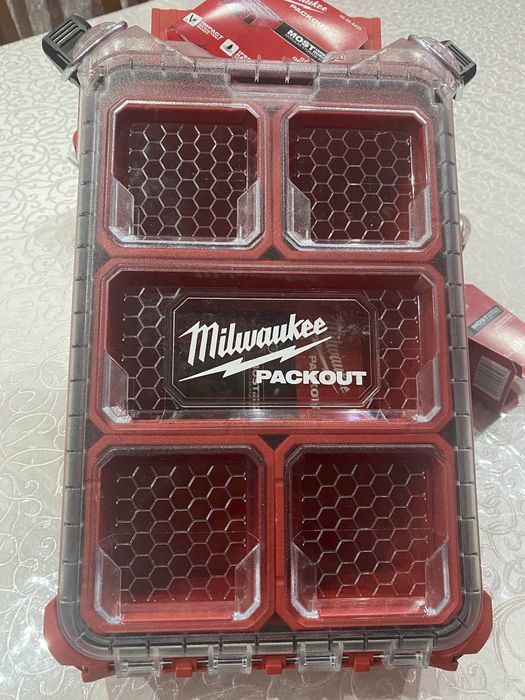 Milwaukee packout 
Компактный органайзер MILWAUKEE PACKOUT