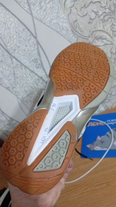 Кроссовки для велейбола