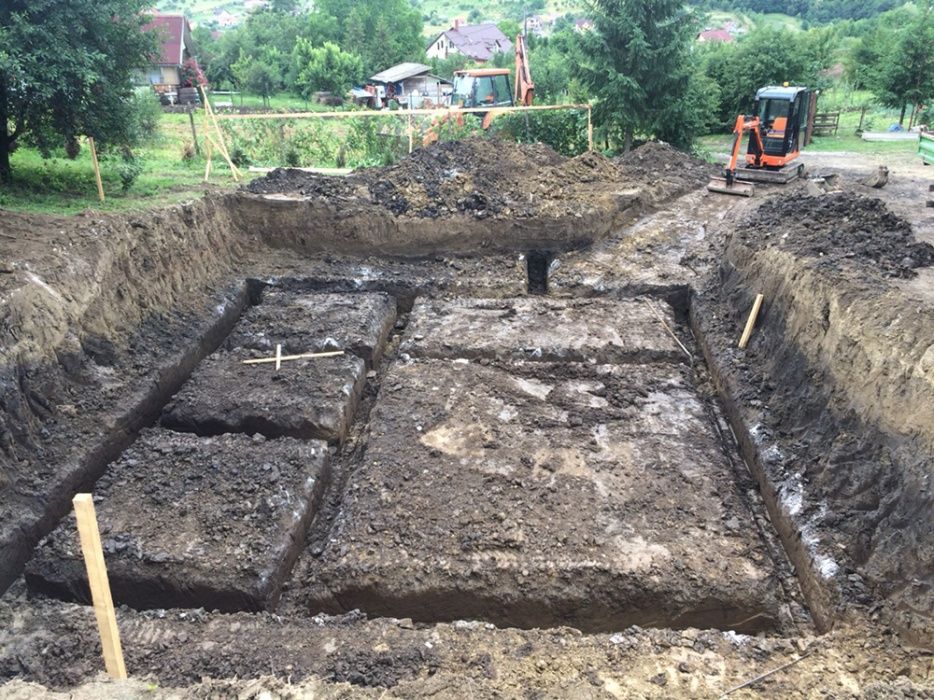 Miniexcavator de inchiriat
