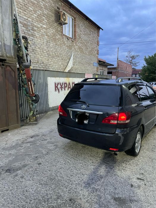 Toyota. Avensis  verso.