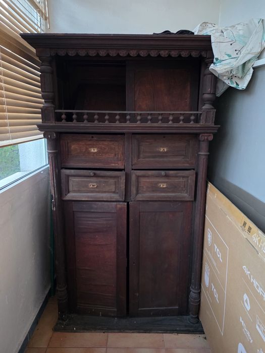 Vand bufet din lemn masiv in stil victorian