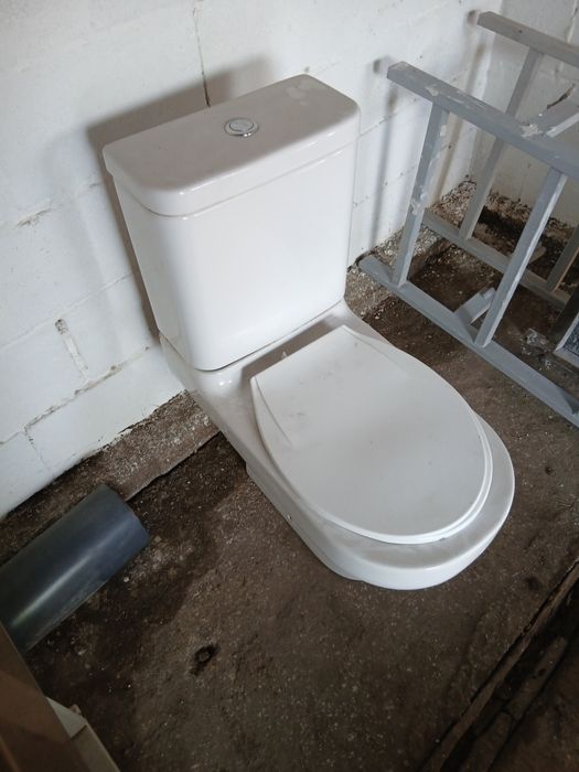 Унитаз б/у, царапин нет