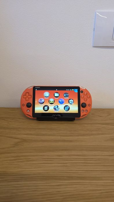 Playstation Vita 2000, Modat, 1500 jocuri, 10 in 1