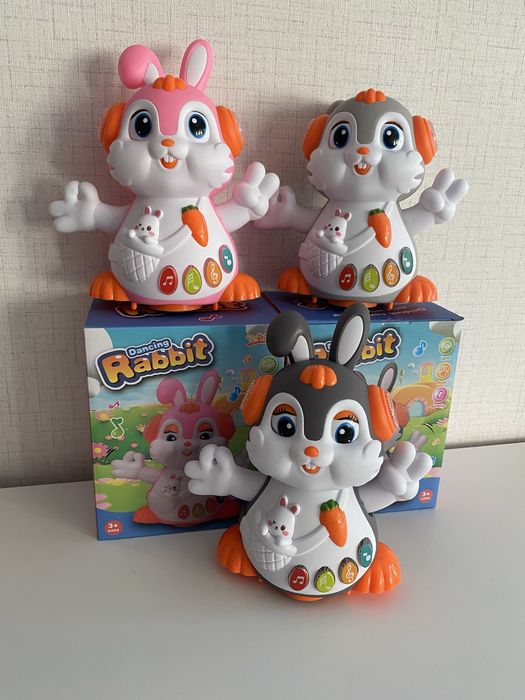 Танцуващо зайче с музика и светлина