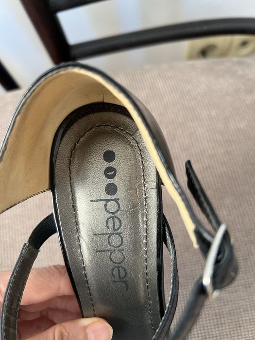 Sandale noi piele lacuita neagra, marimea 37