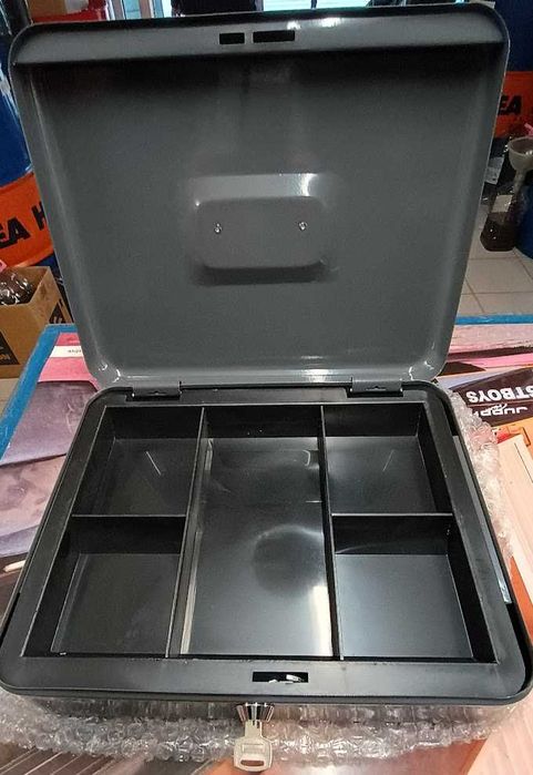 Кутия каса чекмедже за пари