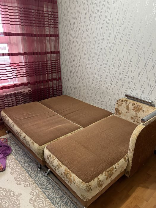 Диван.