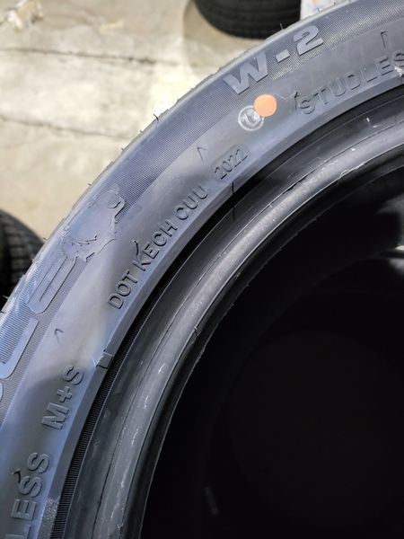 215/50/17 MOMO 2бр