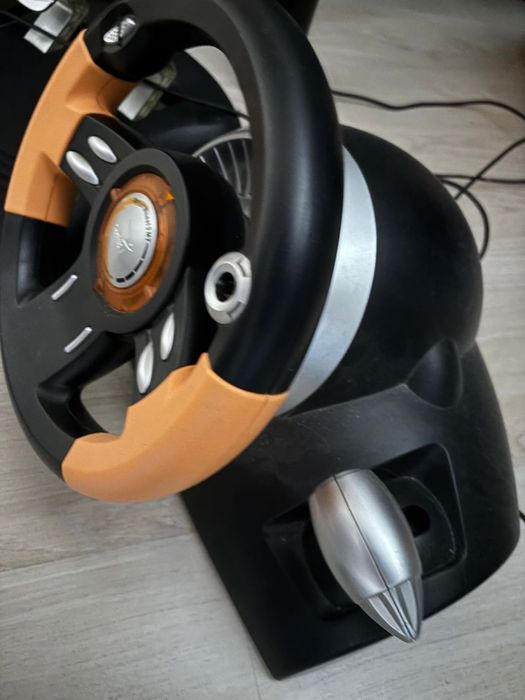 Руль с педалями игровой