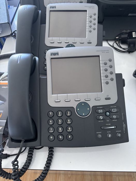 Продавам телефони Cisco IP 7900, серия 7961G и 7970G в отлично състояние.