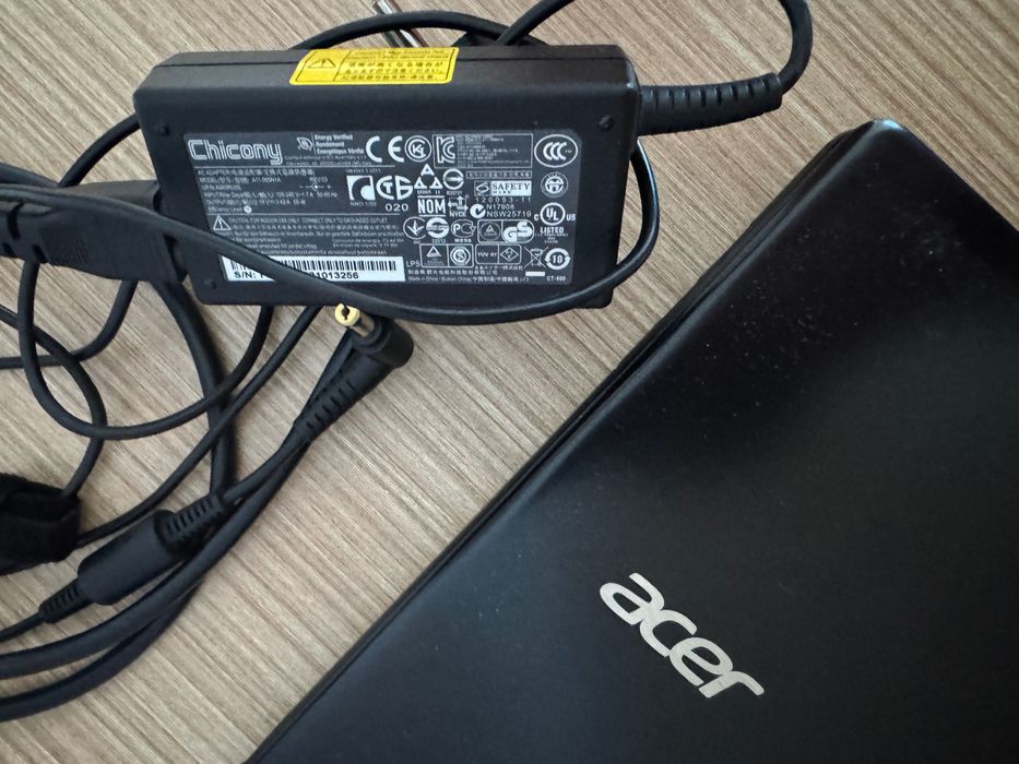 Лаптоп Acer Aspire E1-522