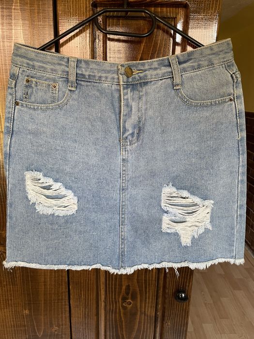 Fusta blugi marimea L !