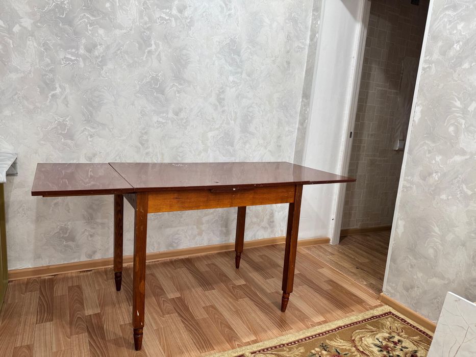 Продам стол б/у в хорошем состоянии,