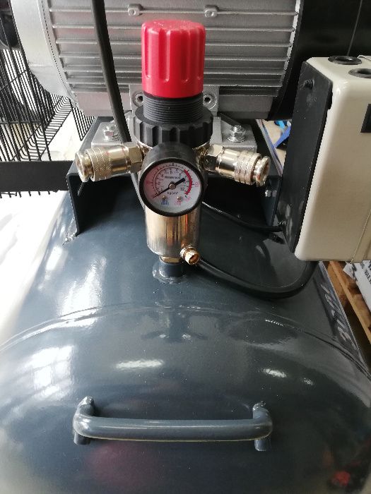 300 л Бутален трифазен компресор с ремъчно задвижване, 51022