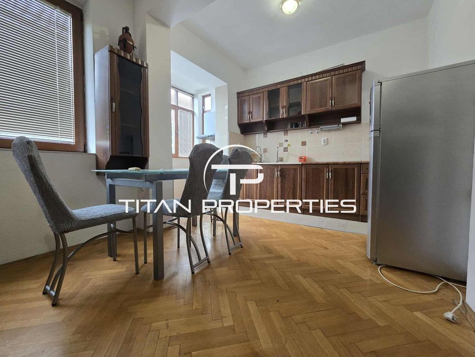 Дава се под наем Двустаен апартамент в Пловдив, Център - 62 кв.м за 357 € - Снимка #1