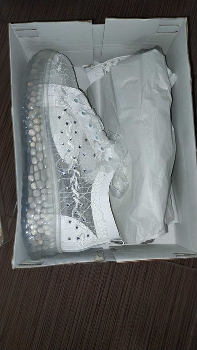 Бели дантелени кецове - 40 номер