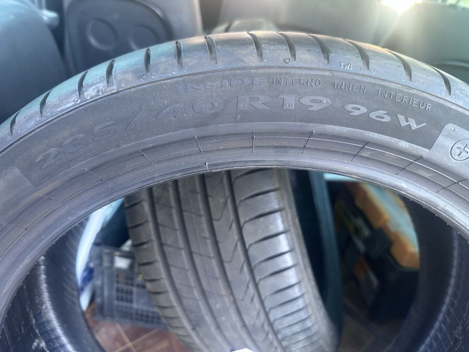 235/40/19 Pirelli cinturato p7 DOT0825