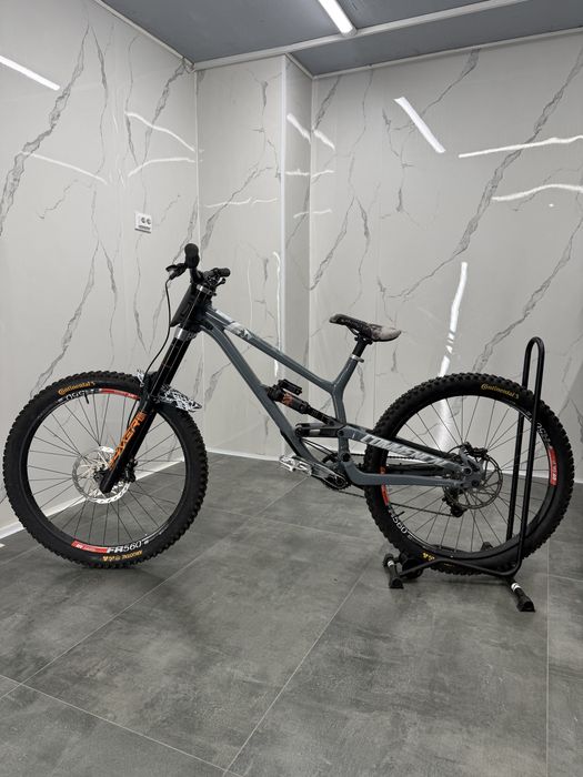 Колело за спускане Commencal FRS Furious DH 2023 M 27.5