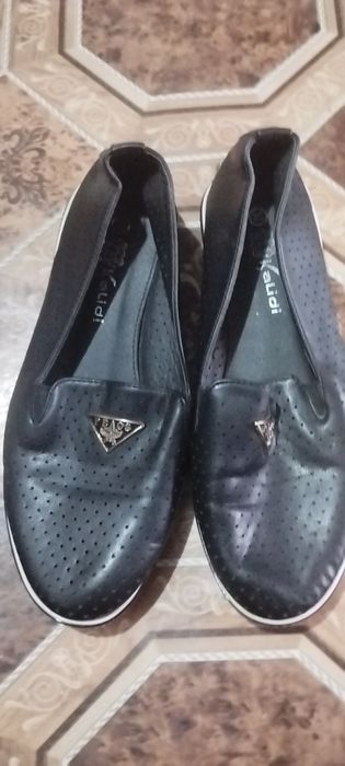 Обувь 37 размер.