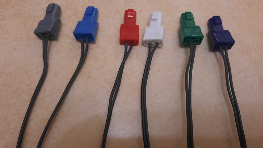 букси (конектори) Sony с кабел-за тонколони