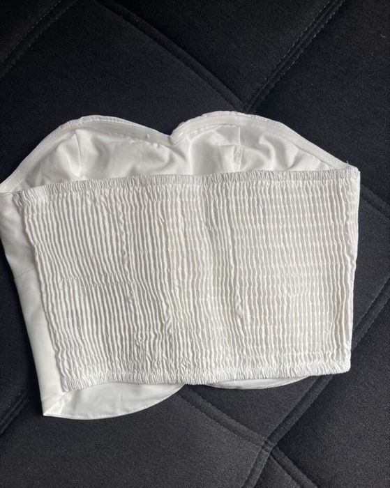 Дамски бял топ.