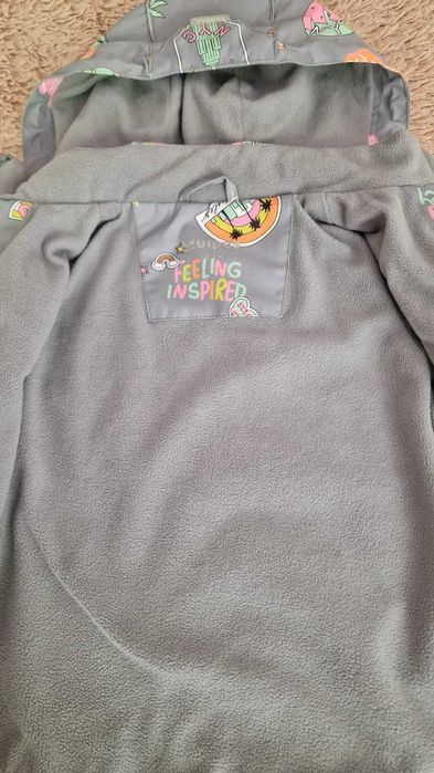 Продам куртку на девочку