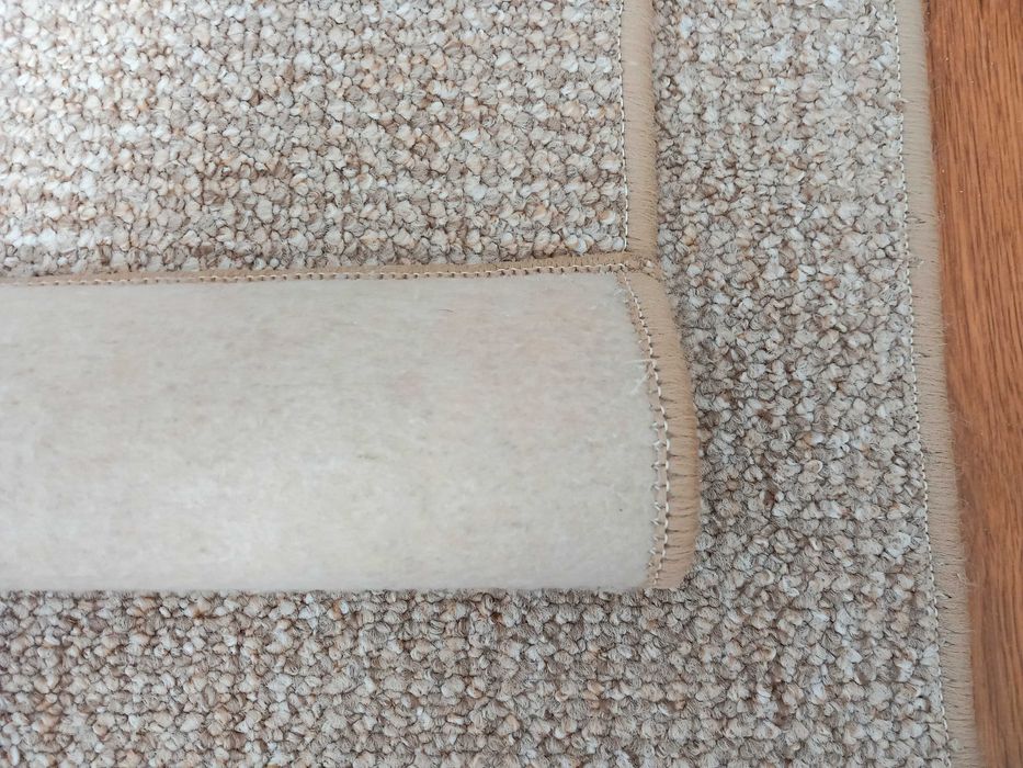 Мини килимче в бежов цвят