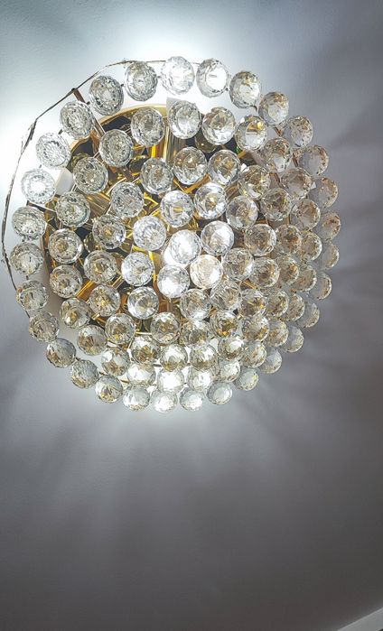 Люстра красивая!