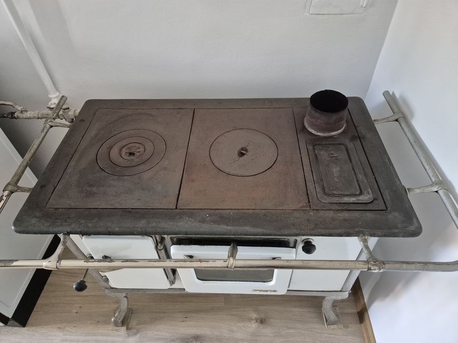 Sobă de gătit Vesta,în stare bună de functionare