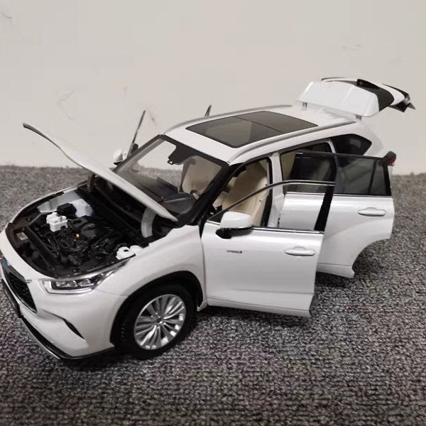 Toyota higlander hybrid 1:18 modeli birga bir(o’yinchoq)