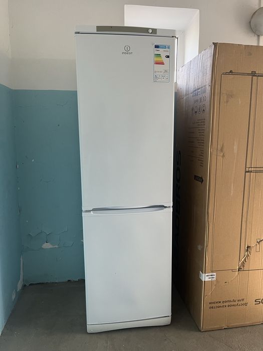 Холодильник Indesit
