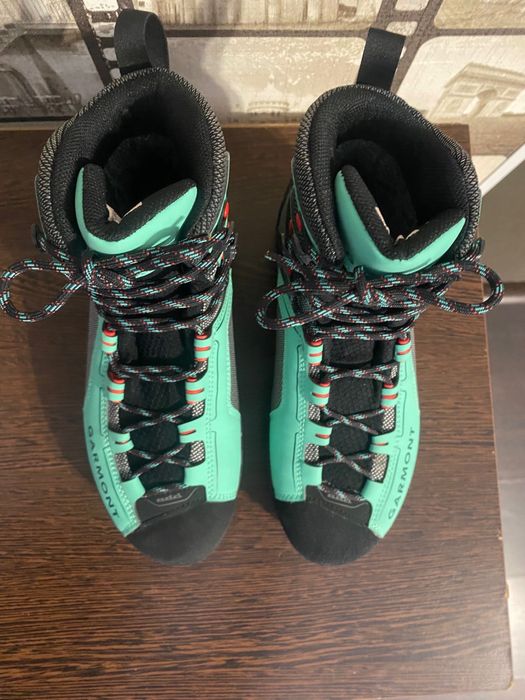 Bocanci munte Garmont, încălțăminte înaltă