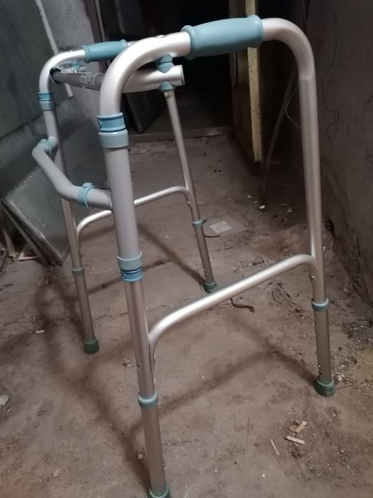 Продавам проходилка