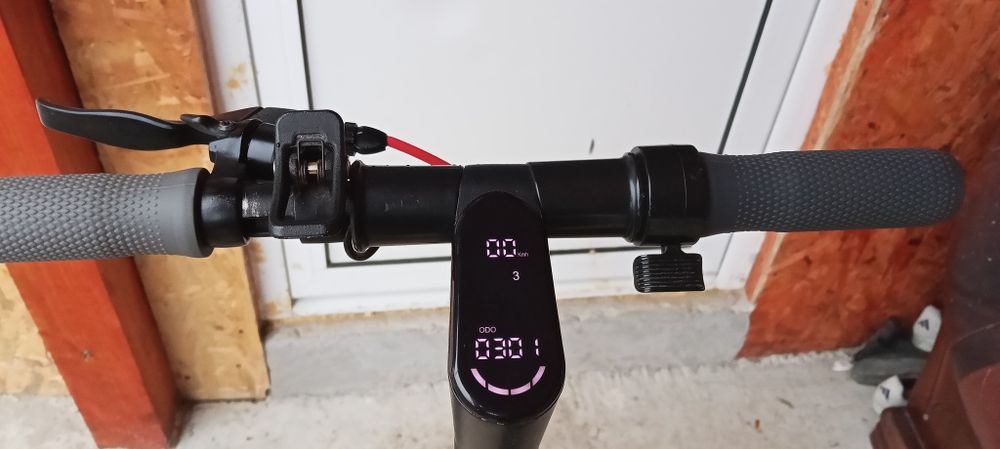 Vând trotinetă electrică