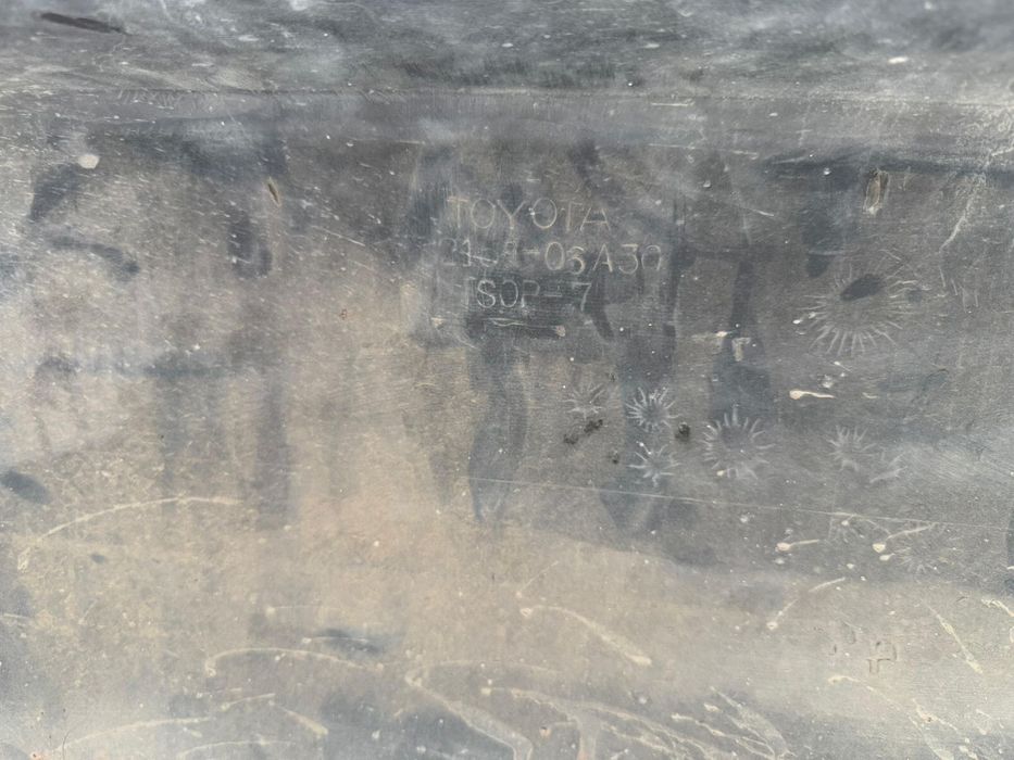 Задний бампер Тойота оригинал