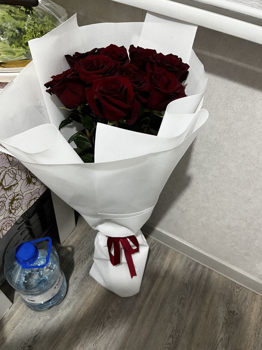 Метровые розы красные